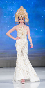 Long strapless gown with trumpet skirt Headdress: Kicka Custom Design Photo: Albert Evangelista